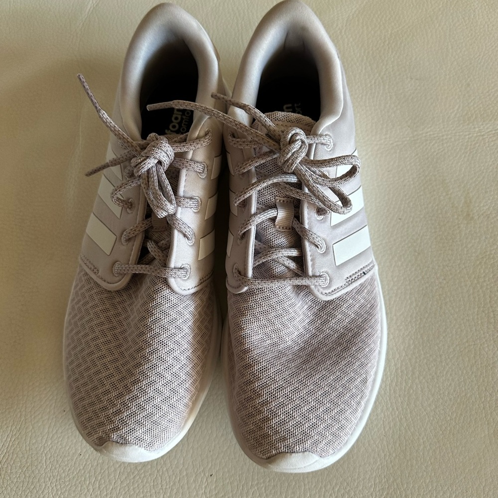 Adidas Cloudfoam comfort Sneakers Size US 9 Made in Indonesia.Wore only 2 times